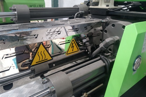 Plastic Injection Moulding Machine